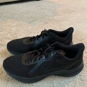 Black Nike men’s sneakers